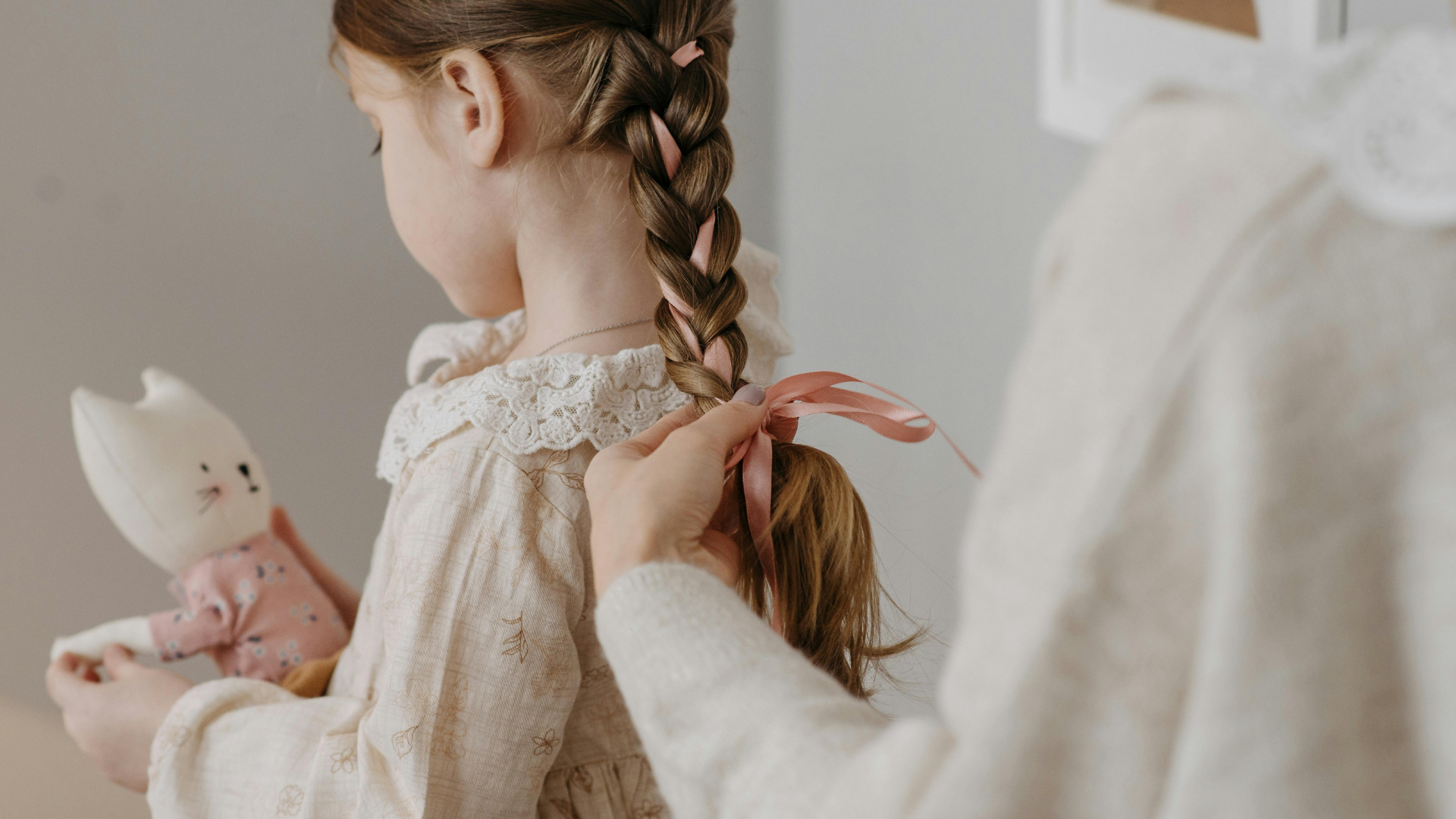 Soin des Cheveux des Enfants et des Femmes Enceintes : Comment Choisir des Produits Sûrs ?